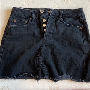 american eagle black jean skirt